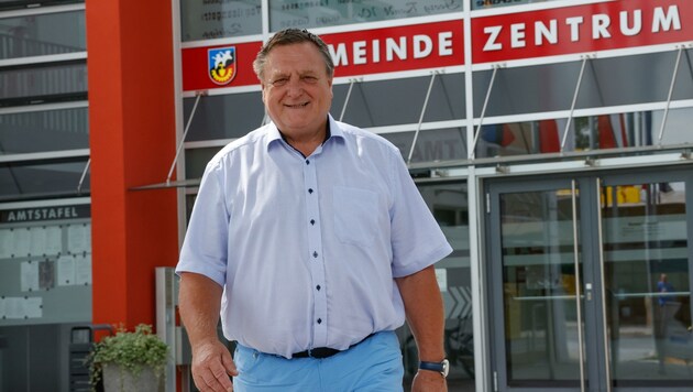 Bürgermeister Fritz Kralik (SPÖ) träumt von einem erweiterten Dorfzentrum in Richtung Bahnhof. Umsetzen wird es sein Nachfolger müssen, denn der Ortschef wird bei der Wahl 2024 nicht mehr für das Amt kandidieren. (Bild: Tschepp Markus)