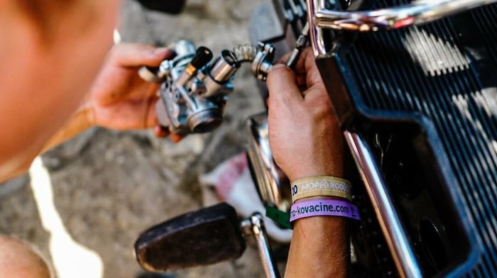 Die Fahrer müssen ihre Gefährte selbst reparieren können.