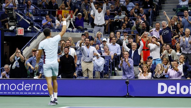 Carlos Alcaraz sorgt für Staunen bei den Fans. (Bild: APA/Getty Images via AFP/GETTY IMAGES/Sarah Stier)