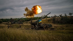 Die Wichtigkeit der Artillerie ist durch den Ukraine-Krieg wieder ins Bewusstsein gerückt. Dabei oftmals entscheidend: die eingesetzte Munition. (Bild: APA/AFP/Ihor THACHEV)