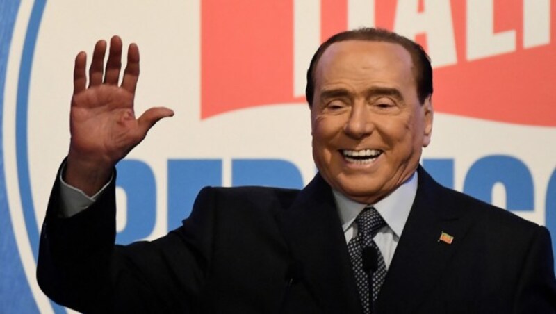 Silvio Berlusconi ist mit 85 wieder im Wahlkampf unterwegs. (Bild: AFP)