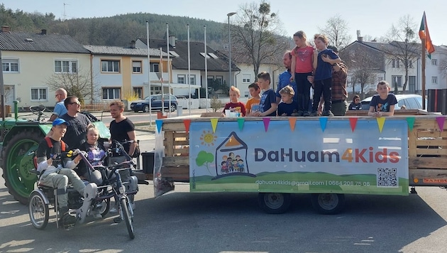 Im März machten Kinder in Piringsdorf die Runde und schenkten zugunsten des Vereins „DaHuam4Kids“ aus. (Bild: Honorar)