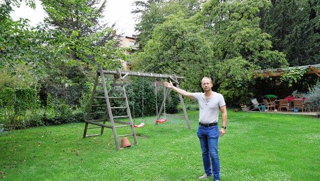 Der Grazer Arzt Thomas Ott kämpft für den Erhalt eines gewaltigen grünen Innenhofs im Grazer Univiertel, dem weitere Verbauung droht. (Bild: Wulf Scherbichler)