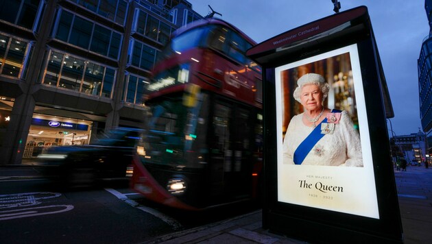 Ganz Großbritannien nimmt Abschied von Queen Elizabeth (Bild: AP)