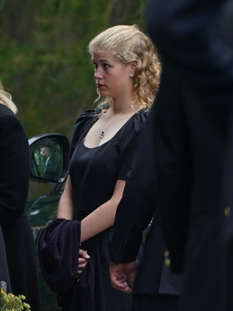 Lady Louise Windsor bei ihrer Ankunft vor der Crathie Kirk (Bild: Andrew Milligan / PA / picturedesk.com)