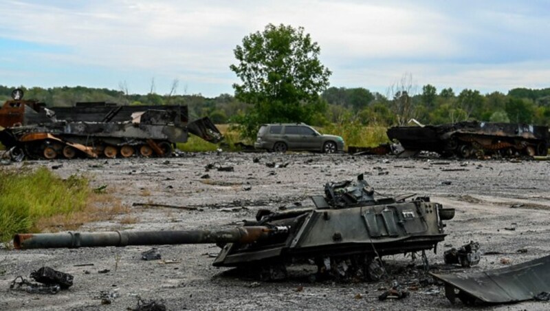 Zerstörte russische Panzer in Balaklija (Bild: APA/AFP/Juan BARRETO)