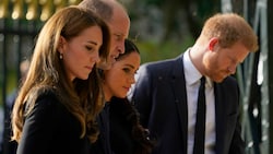 Der Prinz von Wales und Prinz Harry mit ihren Frauen Prinzessin Kate und Herzogin Meghan vor Schloss Windsor (Bild: Alberto Pezzali / AP / picturedesk.com)