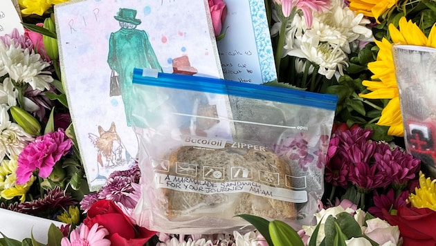 Die Parkbehörde bittet, keine Sandwiches mehr im Gedenken an die Queen vor den Palästen abzulegen. (Bild: Aine Fox / PA / picturedesk.com)