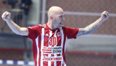 Robert Weber trumpfte im griechischen Supercupfinale groß auf, war mit acht Treffern der beste Werfer seines Vereins und wurde zum „Man of the Match“ gewählt. (Bild: Olympiacos Piräus/Instagram)