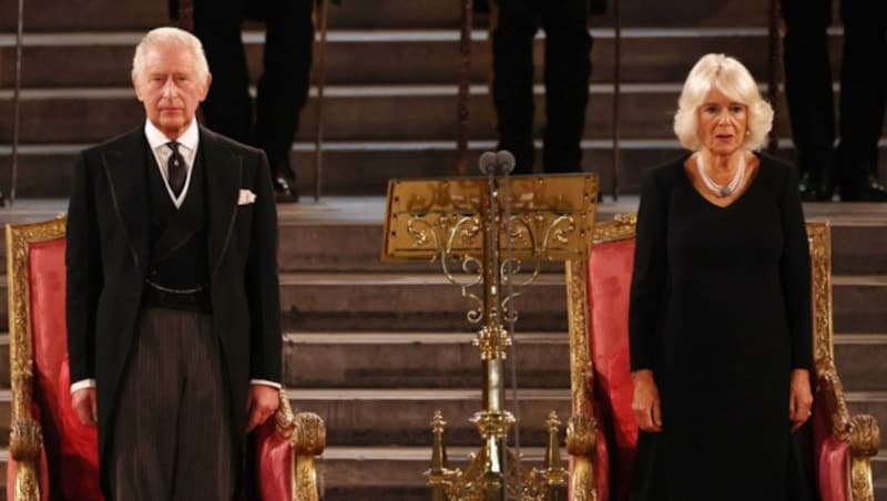 Prinz Charles lauschte gerührt, als das britische Parlament zum ersten Mal „God Save The King“ sangen. (Bild: AFP)