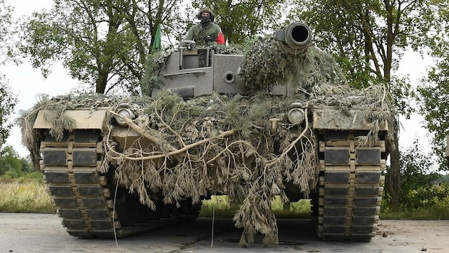 Ein Leopard-2-Panzer der österreichischen Streitkräfte am Truppenübungsplatz Allentsteig (Bild: P. Huber)