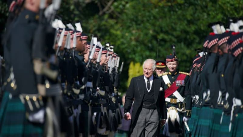 König Charles wurde in Edinburgh feierlich empfangen. (Bild: PA)