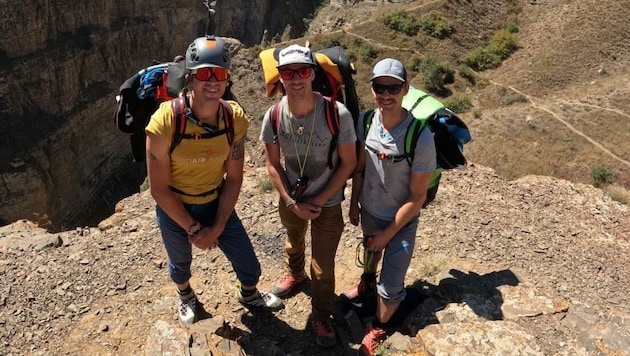 Michael Fahringer, Markus Prantl und Ricky Hecht (von links) sind glücklich über den erfolgreichen Einsatz im Iran. (Bild: Markus Prantl)