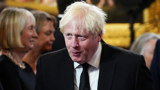 Ex-Premier Boris Johnson bei der Proklamation des neuen britischen Königs Charles III. (Bild: AFP)