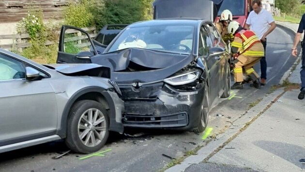 Zwei Autos kollidierten am Montagnachmittag in Ramingstein. (Bild: FF Ramingstein)