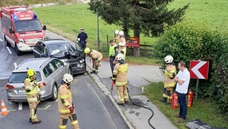 Verkehrsunfall B95 Elektroauto prallt in Kfz (Bild: FF Ramingstein)