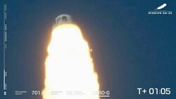 Eine unbemannte „Blue Origin“-Rakete mit Forschungsnutzlasten stürzte am Montag kurz nach dem Start ab. Die Kapsel mit den Experimenten aber entkam und schwebte sicher zur Erde zurück, so das Raumfahrtunternehmen von Jeff Bezos. (Bild: AP)