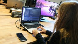 Im neuen Schulfach „Digitale Grundbildung“ geht es um Medien- und Informatikkompetenz, (Bild: Hronek Eveline)