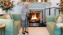 Eines der letzten Fotos von Queen Elizabeth II. vor ihrem Tod (Bild: APA/Photo by Jane Barlow/AFP)