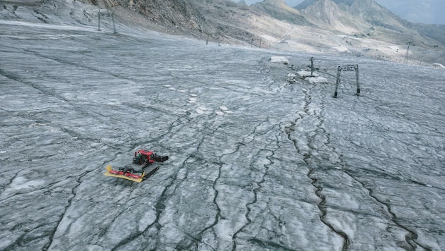 Die Eisfläche hat noch rund 80 Meter Dicke, nimmt aber pro Jahr im Schnitt um zwei Meter ab. Das Ende des Kitzsteinhorn-Gletschers ist vorgezeichnet. (Bild: EXPA/ JFK)