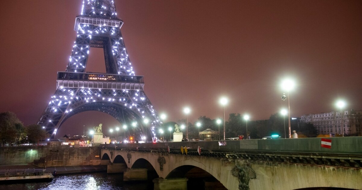 Energiesparmaßnahme Lichter am Eiffelturm gehen künftig früher aus