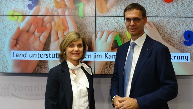 Markus Wallner - mit Stellvertreterin Barbara Schöbi-Fink - nahm am Dienstag erstmals wieder am Pressefoyer teil. (Bild: vlk/Hagen)