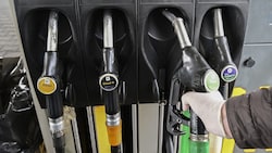 Statt Benzin könnte man einfach Bor in den Tank schaufeln. (Bild: AFP)