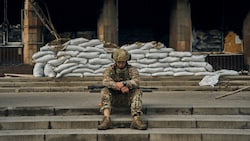Ein Soldat in der Ukraine (Bild: AP)