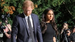 Prinz Harry und Herzogin Meghan am Wochenende vor Schloss Windsor (Bild: AFP)