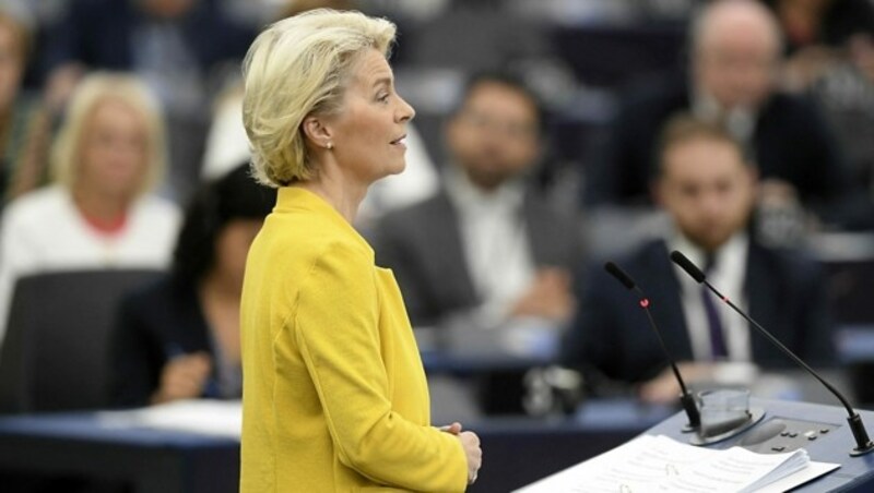 EU-Kommissionschefin Ursula von der Leyen will vermeiden, dass die EU von der russischen in die nächste Abhängigkeit abdriftet - diesmal in Asien. (Bild: APA/AFP/FREDERICK FLORIN)