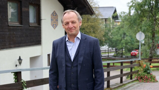 Bürgermeister Christian Mooslechner (SPÖ) sieht viel Potenzial in der Partnerschaft mit der steirischen Nachbargemeinde Ramsau am Dachstein. Gemeinsam kann man mehr erreichen, ist das Motto von Mooslechner. (Bild: Roland Hölzl)