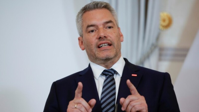 Auch Bundeskanzler Karl Nehammer (ÖVP) forderte die EU-Kommission auf, „dringend ein Modell zur Entkoppelung des Strom- und Gaspreises“ vorzulegen. (Bild: The Associated Press)