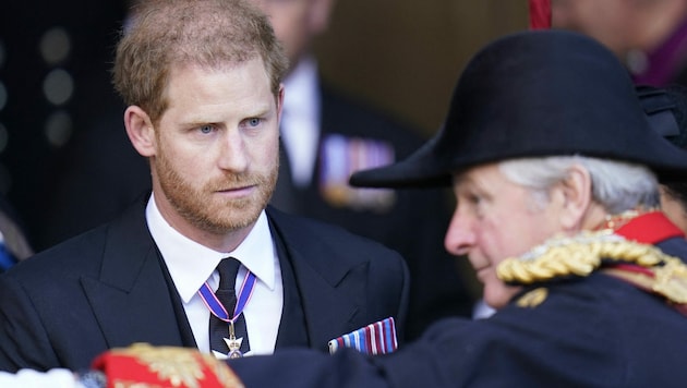 Prinz Harry nach der Trauerfeier für Queen Elizabeth in der Westminster Hall (Bild: AFP)