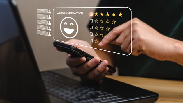 Geht es nach der ÖVP, sollen Internetnutzer sich Plattformbetreibern gegenüber künftig bei der ...