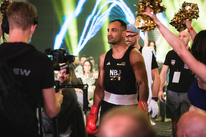 Im Boxclub Bounce wird Mobin Kahraze gefeiert (Bild: FRB Media)