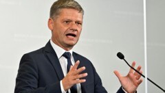 ÖVP-Fraktionsführer Andreas Hanger (Bild) hat angekündigt, dass die Volkspartei Ex-Kanzler Alfred Gusenbauer und FPÖ-Chef Herbert Kickl in den von ihr initiierten U-Ausschuss laden wird. (Bild: APA/Helmut Fohringer)