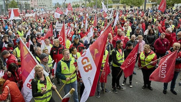 Teilnehmer der ÖGB-Demonstration in Wien (Bild: PHOTONEWS.AT/GEORGE SCHNEIDER)