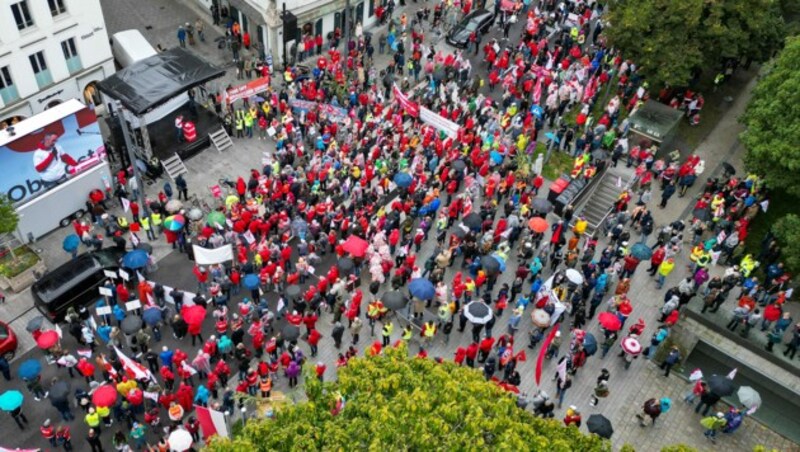 Die ÖGB-Demo in Linz (Bild: APA/FOTOKERSCHI.AT/KERSCHBAUMMAYR)