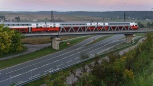Las expansiones de infraestructura en el Franz-Josefs-Bahn deberían permitir incluso un servicio cada media hora en las horas punta.  (Imagen: ÖBB/Robert Deopito)