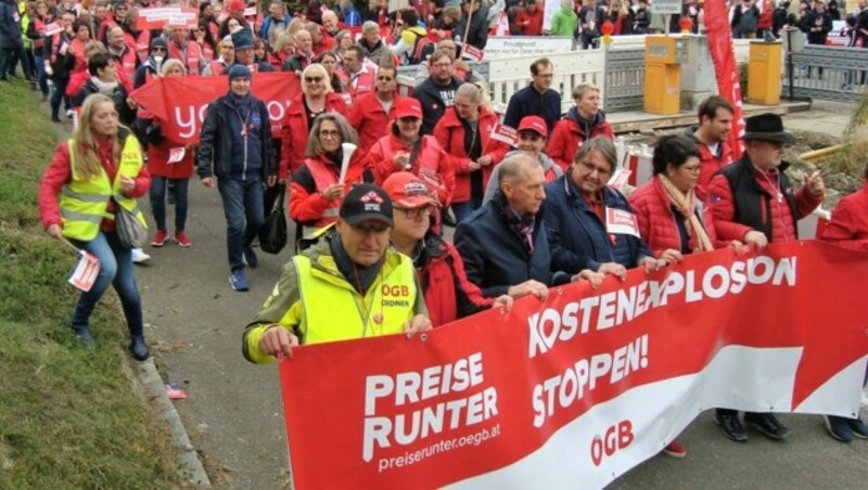 Der Demonstrationszug führte vom Bahnhof zum Hauptplatz. (Bild: Peter Bernthaler)