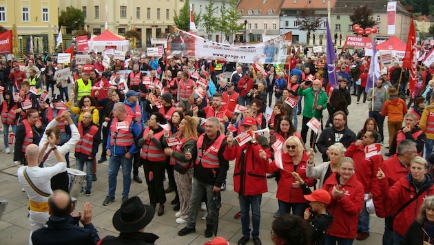 Die steirische Anti-Teuerungs-Demo fand in Bruck statt. (Bild: Peter Bernthaler)