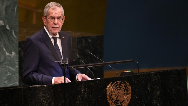 Der wahlkämpfende Bundespräsident kennt den Hauptsitz der UNO in New York schon. (Bild: APA/AFP/Don EMMERT)