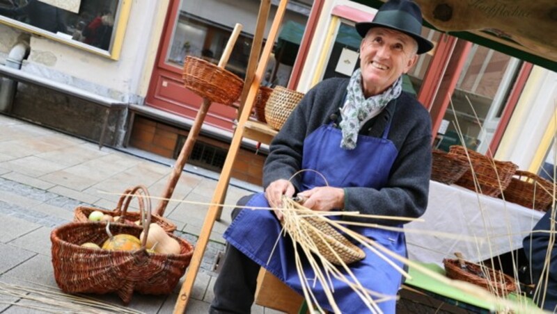 Korbflechter Erwin Jarorsky (Bild: Christian Jauschowetz)