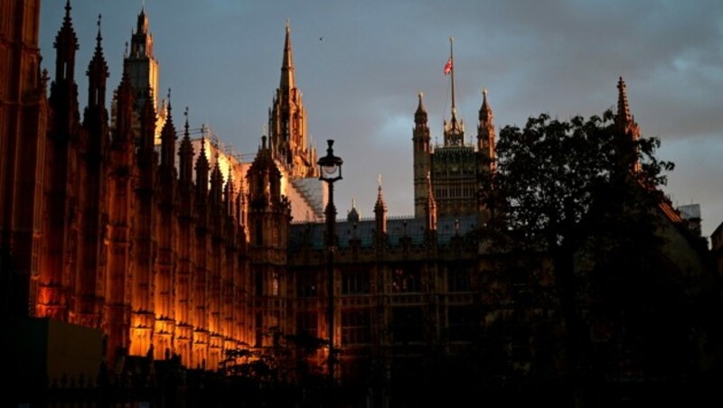 Stimmungsvolles Bild in Westminster am Vorabend des Queen-Begräbnisses (Bild: Markus Wenzel)