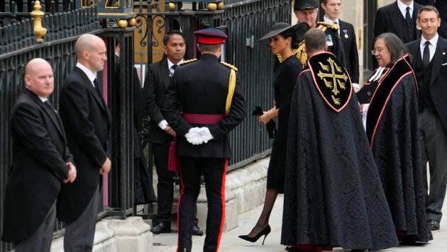 Herzogin Meghan bei ihrer Ankunft in der Westminster Abbey (Bild: Copyright 2022 The Associated Press. All rights reserved)