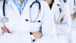 Die Ärzte drohen mit Kündigung von Kassenverträgen. (Bild: stock.adobe.com)