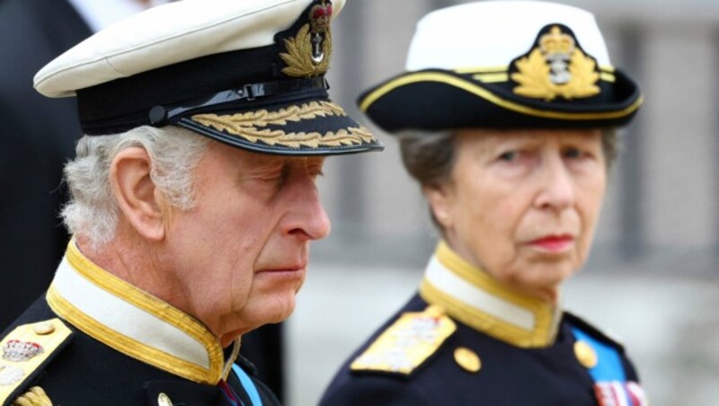 King Charles und Princess Royal Anne bei der Prozession durch London (Bild: WPA Rota)