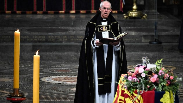 Der Erzbischof von Canterbury Justin Welby die Predigt beim Staatsbegräbnis für die britische Königin Elizabeth II. in der Westminster Abbey in London am 19. September 2022 (Bild: APA/Photo by Ben Stansall/AFP)