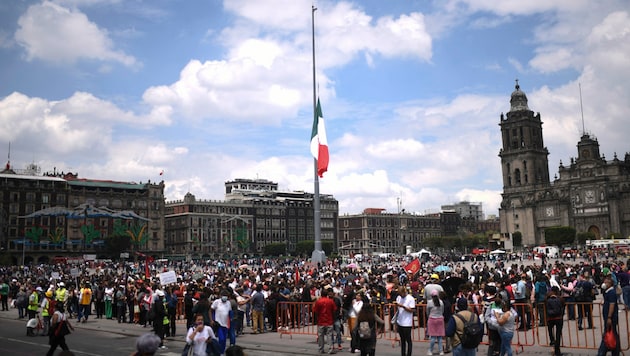 Mexiko-Stadt, als den Opfern der Erdbeben 1985 und 2017 gedacht wurde (Archivbild) (Bild: APA/AFP/Pedro PARDO)