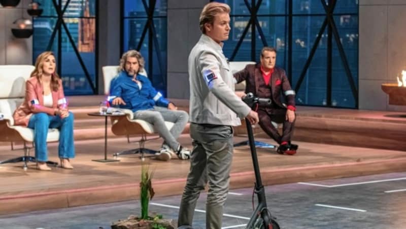 Investor Nico Rosberg unterzieht die Smart Mobility Beleuchtung von Flasher einem Praxistest. (Bild: Flasher)